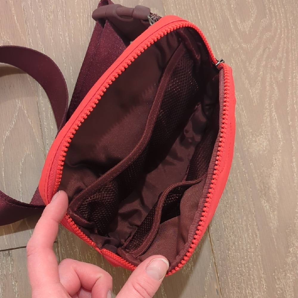 Lululemon EBB Everywhere Belt Bag Team Canada Olympics - Picture 5 of 5